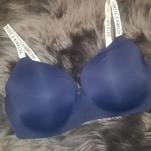 VS navy blue tshirt bra